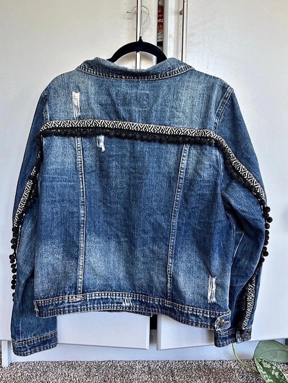 One love Distressed Denim Jacket Size XL